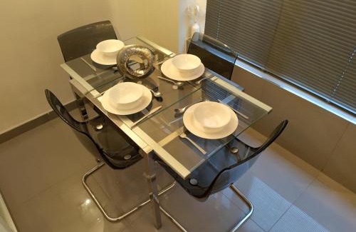 Pembroke Dock Apartment | Queens Holiday Basement