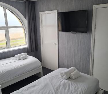 Bispham Bed & Breakfast | Queens Plaza Hotel