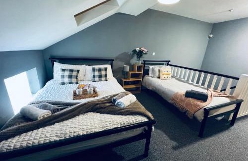 Whitehaven Apartment | Queens Townhouse - 4 Bedrooms - Sleeps 9