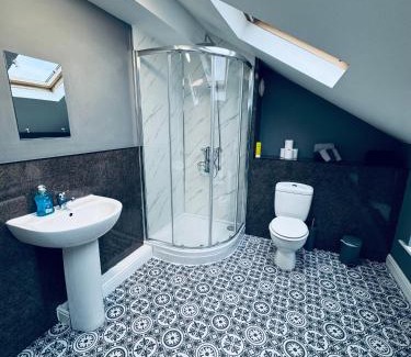 Whitehaven Apartment | Queens Townhouse - 4 Bedrooms - Sleeps 9