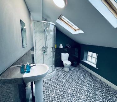 Whitehaven Apartment | Queens Townhouse - 4 Bedrooms - Sleeps 9