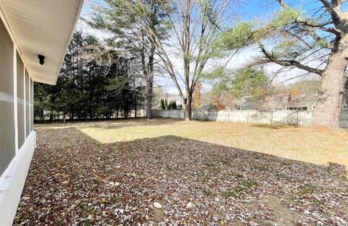 Queensbury House | 🌞 Queensbury Sunlit Getaway: 3-Bedroom Retreat 🌿