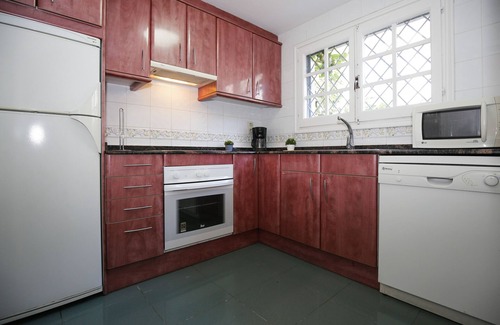 Cambrils Ski Chalet | QUEVEDO House. Beach at 300m.