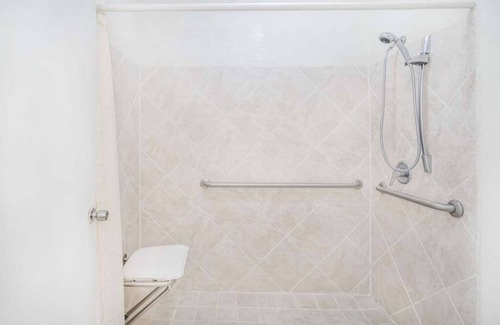 Lookout Valley Neighborhood Association Hotel | Quick Drive to Downtown Chattanooga & Lookout Mountain | 2 Units, Pool Access