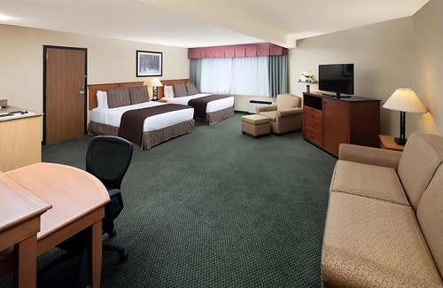 Kalispell Hotel | Quick Nature Escape! Pool, Pet-friendly Property Near Lone Pine Visitor Center!