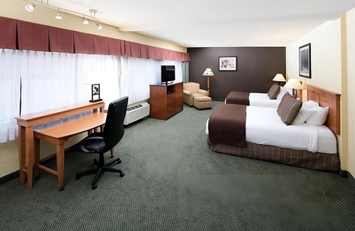 Kalispell Hotel | Quick Nature Escape! Pool, Pet-friendly Property Near Lone Pine Visitor Center!