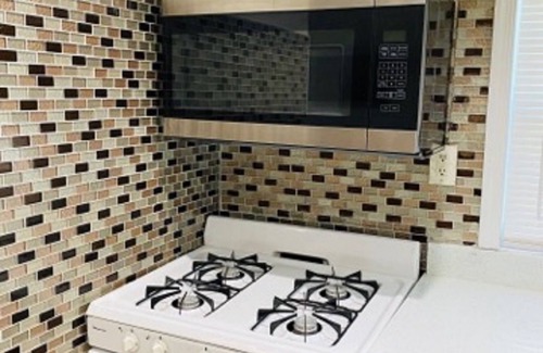 Rochdale House | Quick rides to JFK, train station, malls & casino.