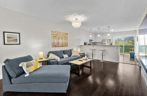 Downtown St. John's House | Quidi Vidi King 3 Doubles Parking Office
