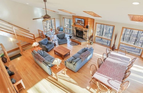 Berkeley Springs Cabin | Quiescence-Tranquil Escape, Private Office Space
