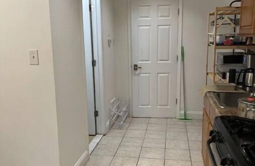 West Philadelphia Apartment | Quiet 1 bdrm aptmt has backyard