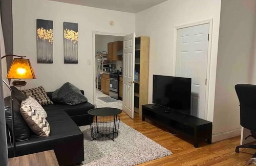 West Philadelphia Apartment | Quiet 1 bdrm aptmt has backyard