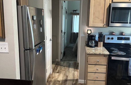 Moses Lake House | Quiet 1 bedroom Getaway on Legacy Golf Course & close to Mardon Resort!