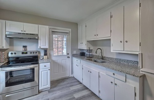 Rosewood House | Quiet 2 Bedroom - Mins to downtown Columbia