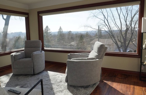 Rochester House | Quiet 3 BDR Home- private sauna & skyline view- close to downtown & Mayo Clinic