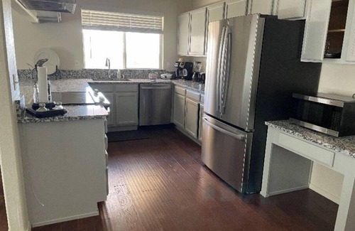 Northeast Heights Apartment | Quiet 3 Bed/2 Bath Home with quick access to I-25