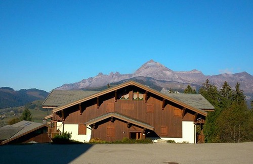 Cohennoz Apartment | Quiet 3-Bedroom Apartment with Terrace, Garage, Near Slopes
