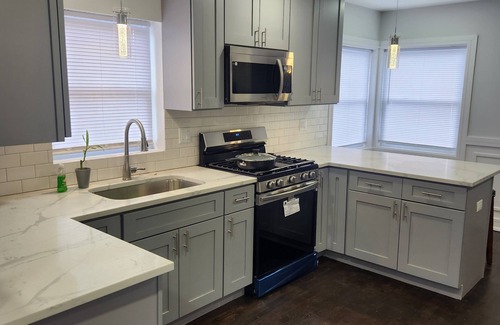 Calumet Heights House | Quiet 3-bedroom house in amazing Chicago with WiFi & AC. Near Everything!