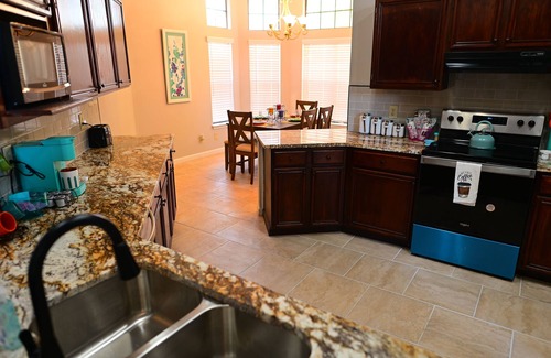 Ventura House | Quiet 3BR/2BA Home Near AT&T Center | Furnished Mid-Term Stay