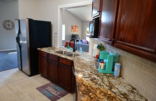 Ventura House | Quiet 3BR/2BA Home Near AT&T Center | Furnished Mid-Term Stay