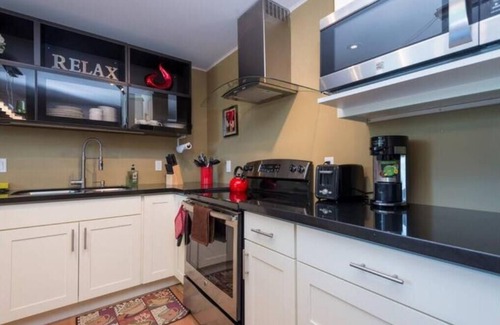 Inglewood Apartment | QUIET, ADULT Lake View Rental