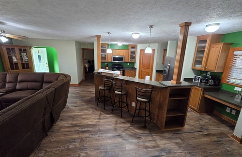 Creola Cabin | Quiet and modern 3-bedroom cabin near Ash Cave!