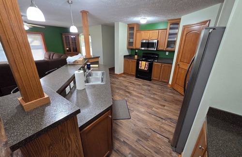 Creola Cabin | Quiet and modern 3-bedroom cabin near Ash Cave!
