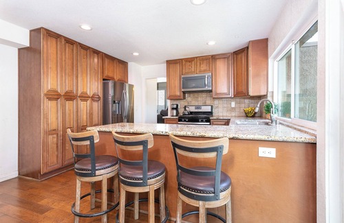 Downey House | Quiet and private cul de sac home