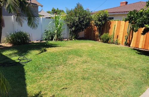 Downey House | Quiet and private cul de sac home