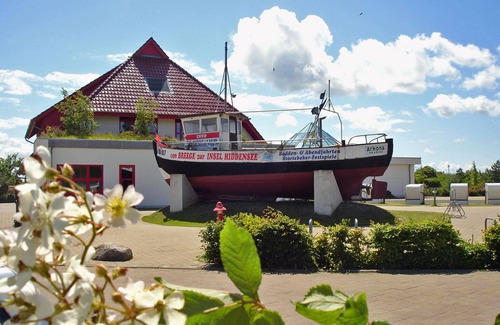 Kreptitz Apartment | quiet apartment near the beach on the ground floor with garden incl. Indoor swimming pool /sauna etc.