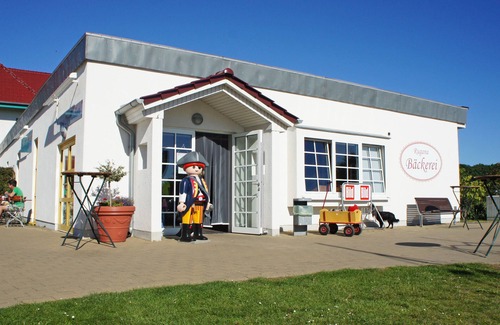Kreptitz Apartment | quiet apartment near the beach on the ground floor with garden incl. Indoor swimming pool /sauna etc.