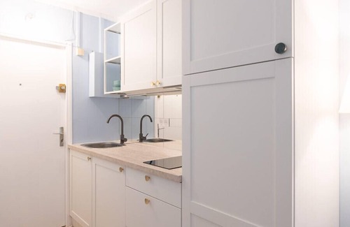 Saint-Lambert Apartment | Quiet apartment with garden view