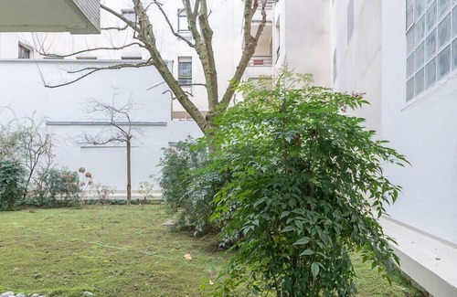 Saint-Lambert Apartment | Quiet apartment with garden view