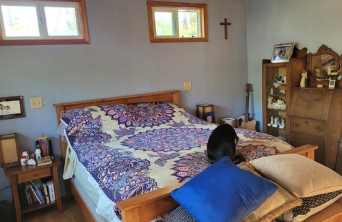 Oakhurst House | Quiet Artist Suite