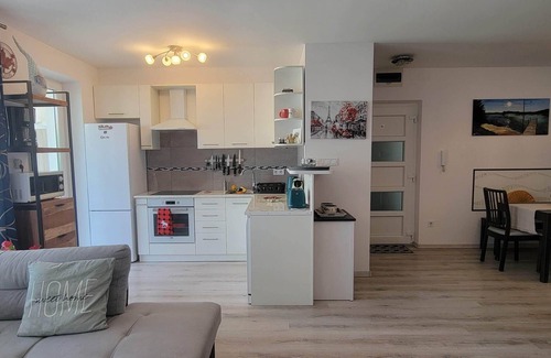 Szeged Apartment | Quiet back street only 5 mns walk from downtown Szécsényi Square and City Hall.