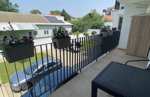 Szeged Apartment | Quiet back street only 5 mns walk from downtown Szécsényi Square and City Hall.