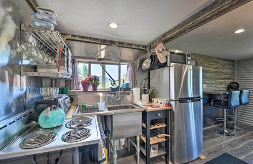 Alpine Northeast Cabin | Quiet Cabin ~ 1 Mi to Snake River Fly Fishing