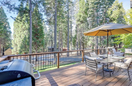 Lake Almanor Country Club Cabin | Quiet Cabin w/Deck: Near Lake Almanor!