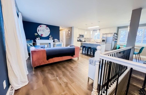 Southeast Colorado Springs House | Quiet Clean Pet Friendly Close to Downtown Sleeps 10