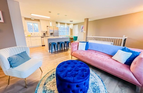 Southeast Colorado Springs House | Quiet Clean Pet Friendly Close to Downtown Sleeps 10