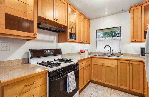 Gainesville House | Quiet & Close to hospitals, UF and more