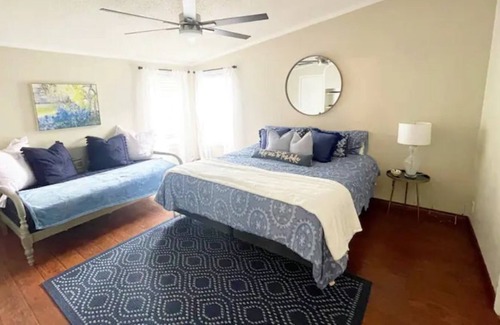 Canyon Lake Cottage | Quiet, close to lake, Whitewater & Horseshoe- up to 10/Family & Pet Friendly