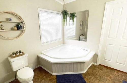 Canyon Lake Cottage | Quiet, close to lake, Whitewater & Horseshoe- up to 10/Family & Pet Friendly