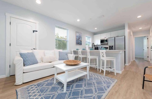 Jacksonville Beach Apartment | Quiet coastal condo - walk to the beach!