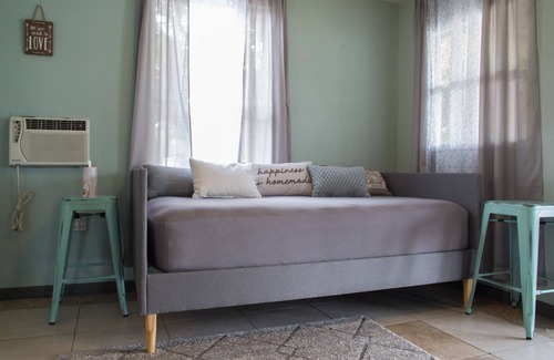 Orlando House | Quiet Cottage Retreat Near UCF