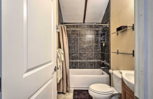 Rio Nido Cottage | Quiet Cottage w/ Redwood Forest Views & Deck!