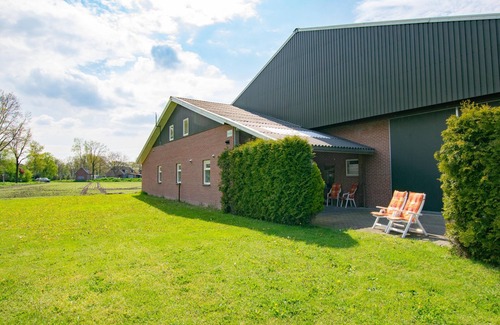 Valkenswaard House | Quiet country house with covered terrace