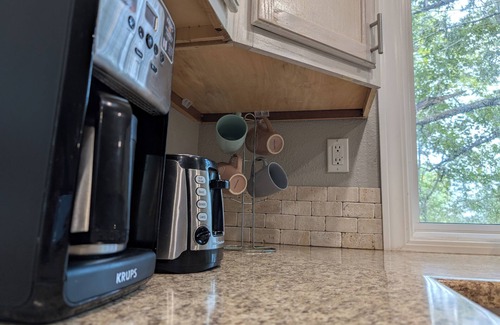 Jonesboro House | Quiet Country Setting in the middle of town