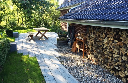 Poppenbull House | Quiet, cozy, sauna and fireplace, large lawn, south-facing terrace with gas grill