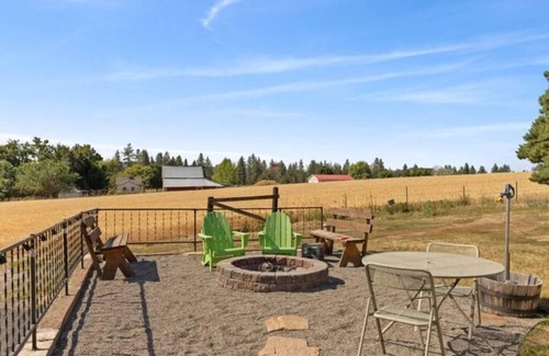 Spokane House | Quiet/Cozy Studio, Fire Pit, King bed, Views