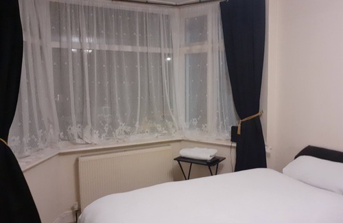 Wolverhampton House | Quiet double rooms available in leafy suburb of nNewbridge (West Wolverhampton).